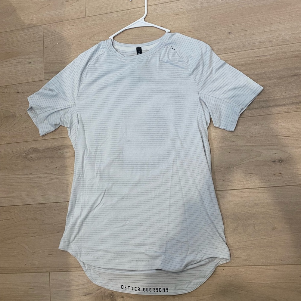 Men’s Lululemon athletic tee